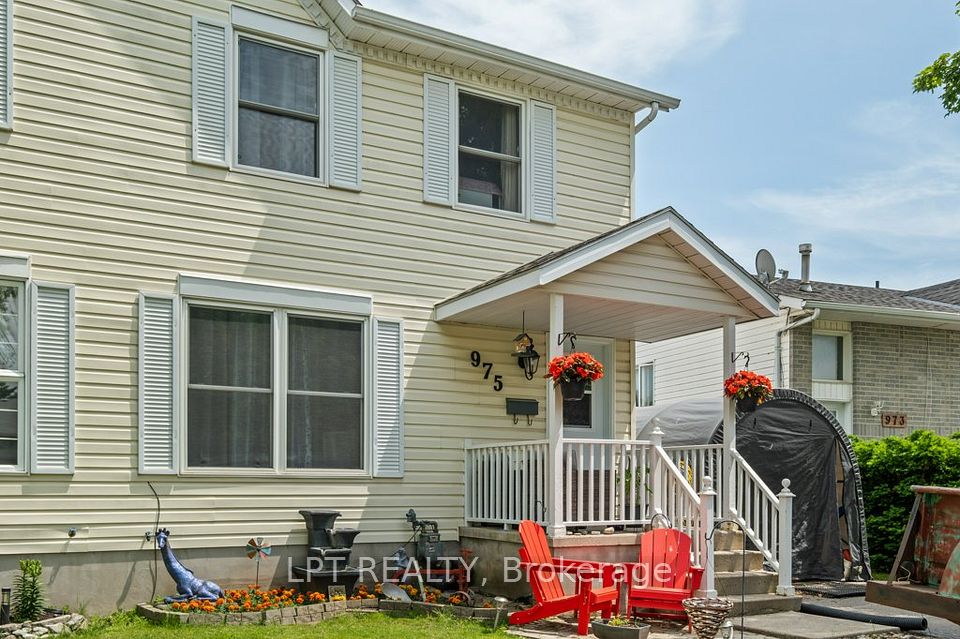 975 Warburton