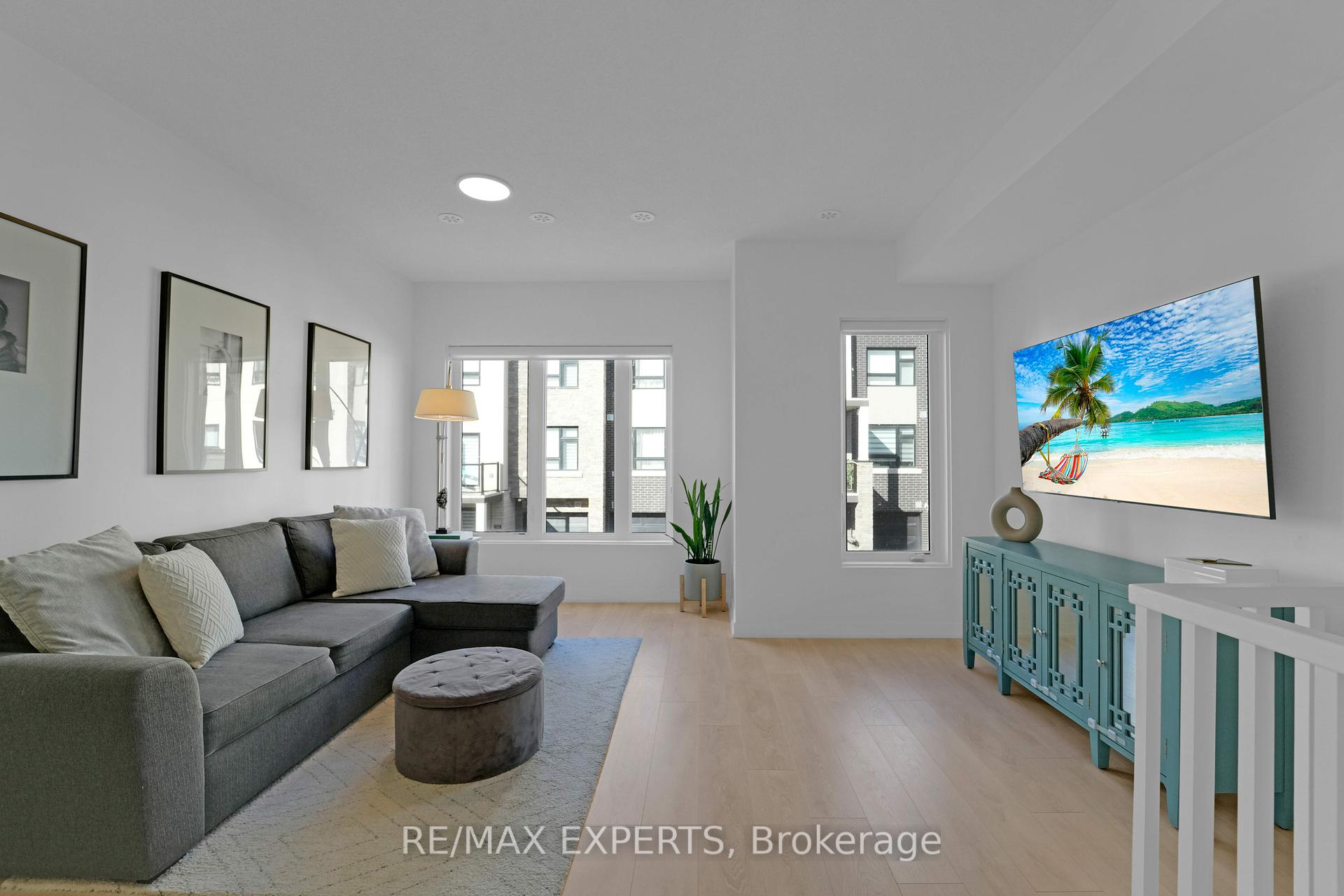 3 Bedrooms Condo at 1095 Cooke,  Burlington For sale