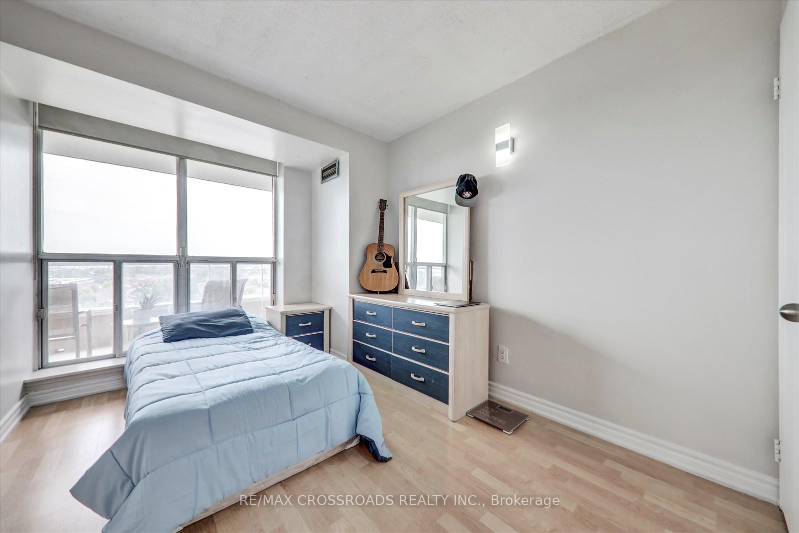 2 Bedrooms Condo at 400 Mclevin, Toronto For sale