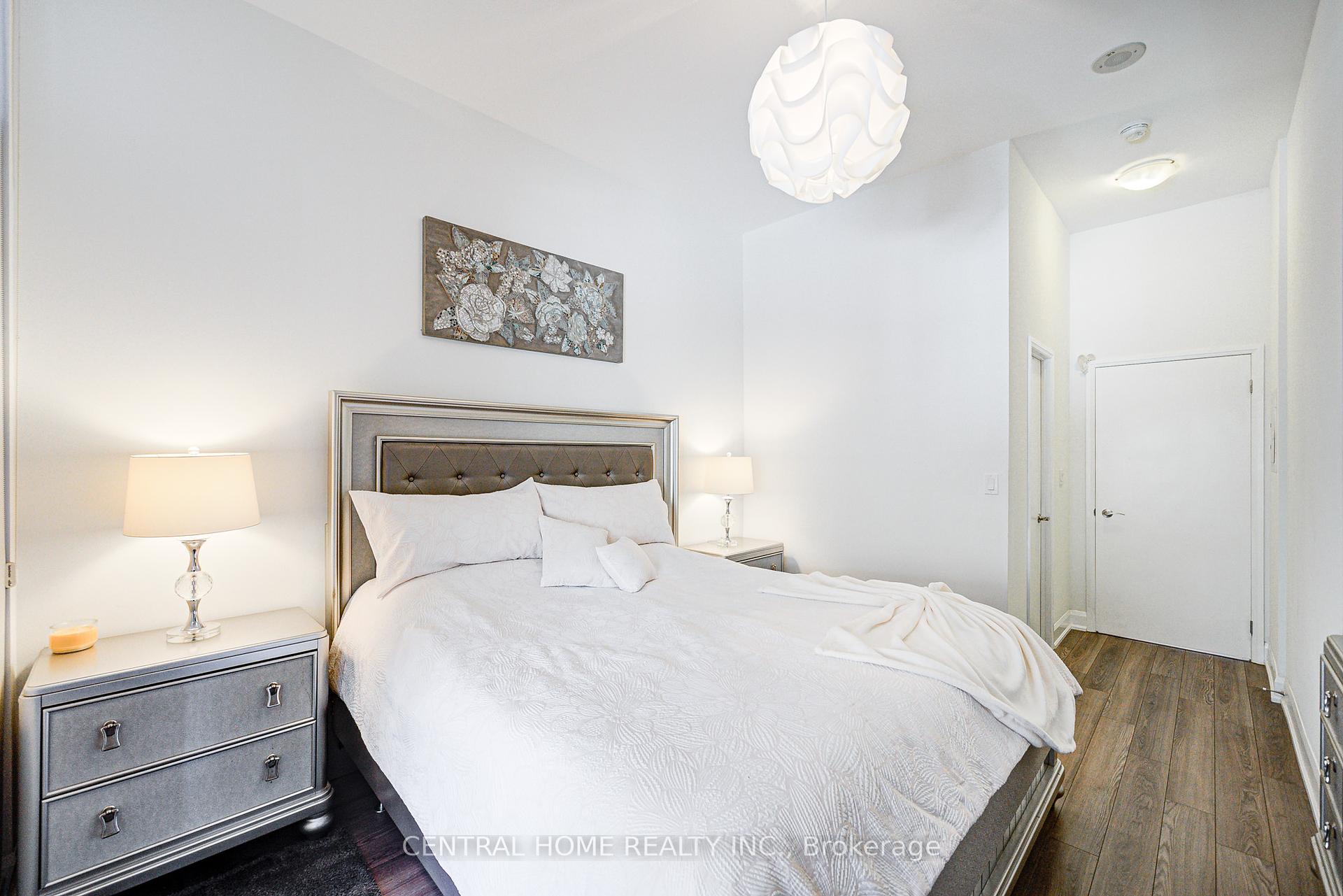 2 Bedrooms Condo at 2910 Highway 7, Vaughan For sale