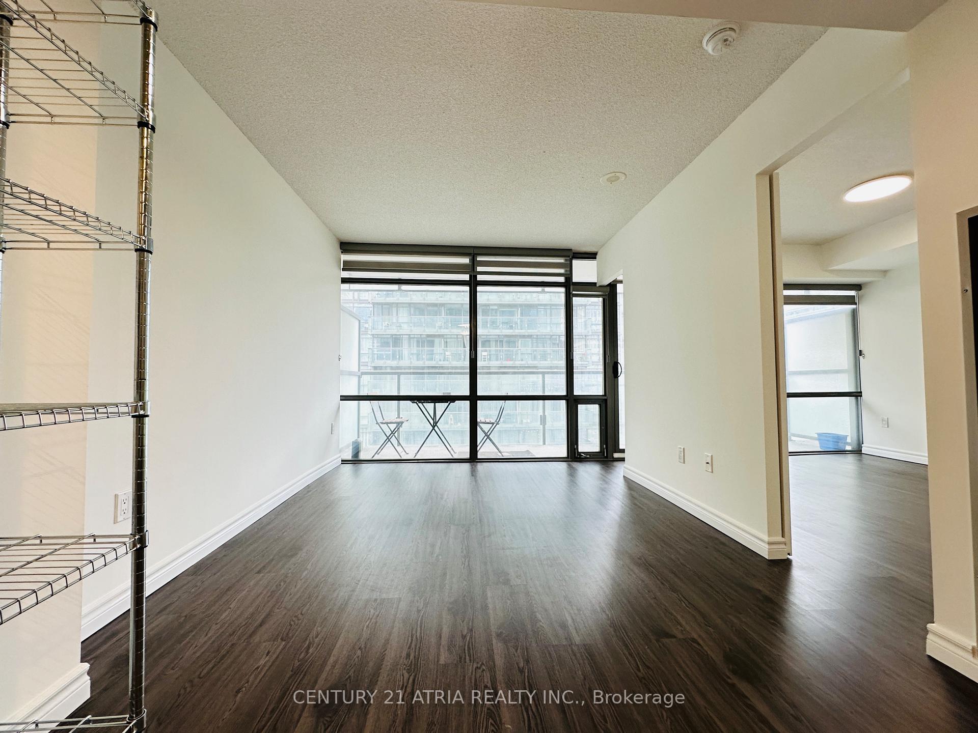 2 Bedrooms Condo at 37 Grosvenor,  Toronto For sale