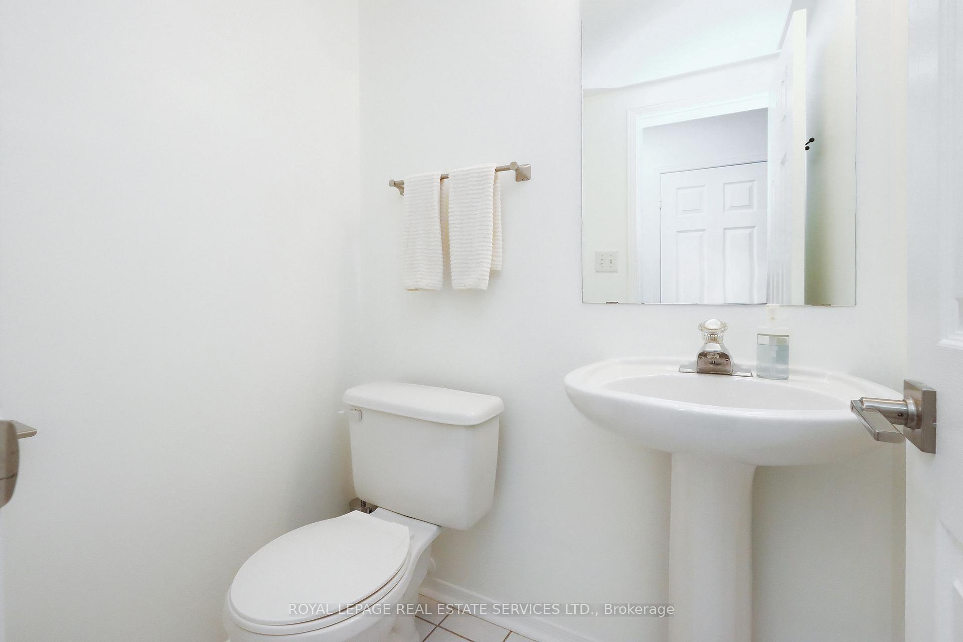 4 Bedrooms Condo at 1168 Arena, Mississauga For sale