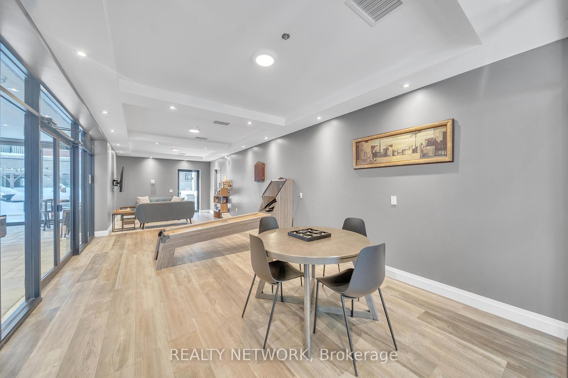2 Bedrooms Condo at 1 Redfern, Hamilton For sale