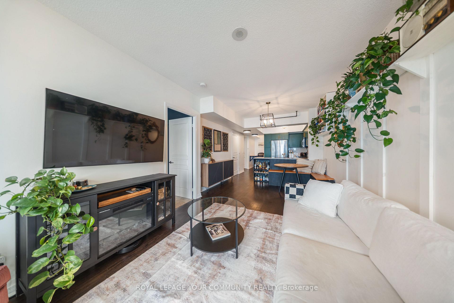 2 Bedrooms Condo at 15 Legion, Toronto For sale