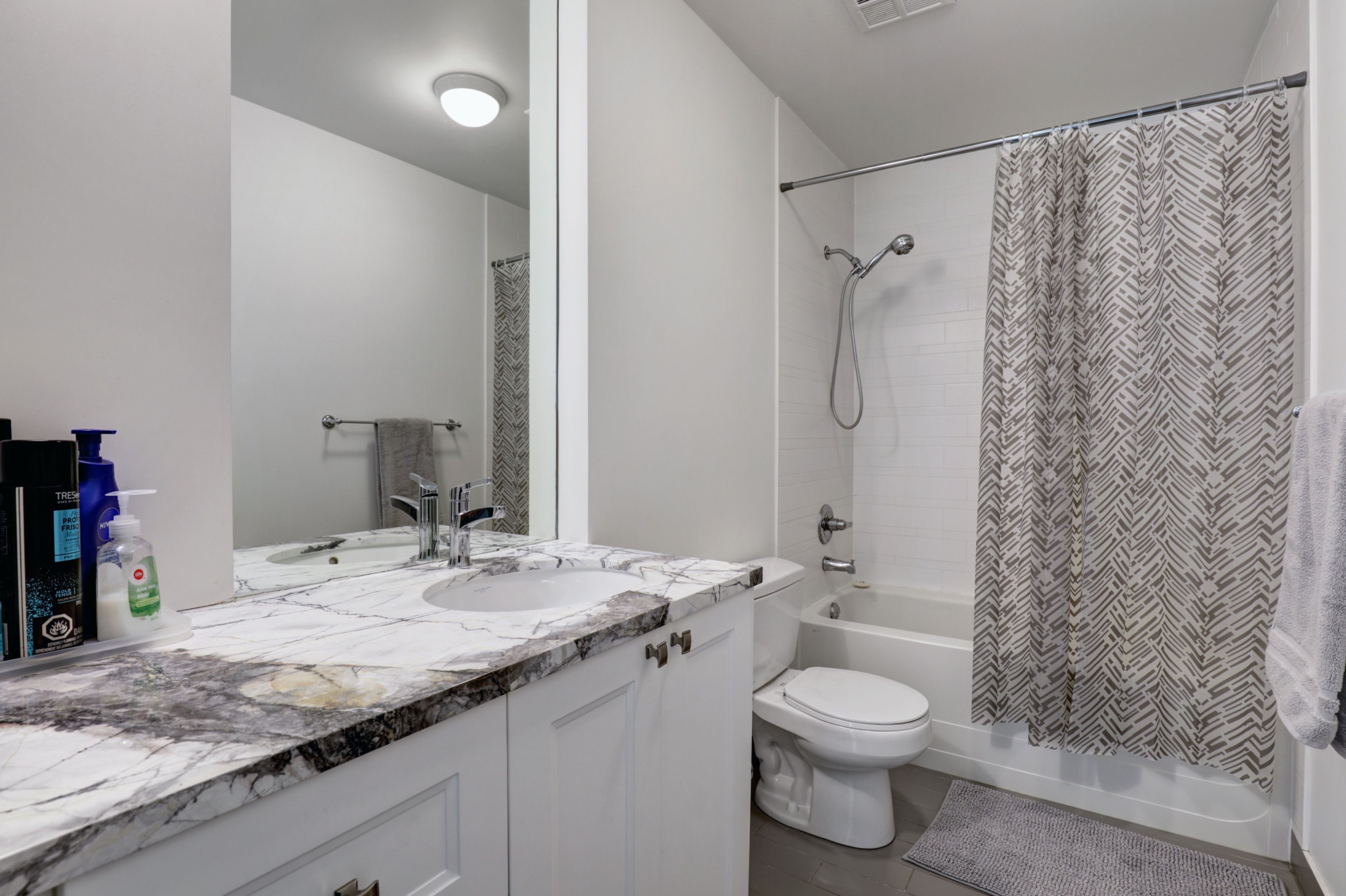 38 Niagara Street 709