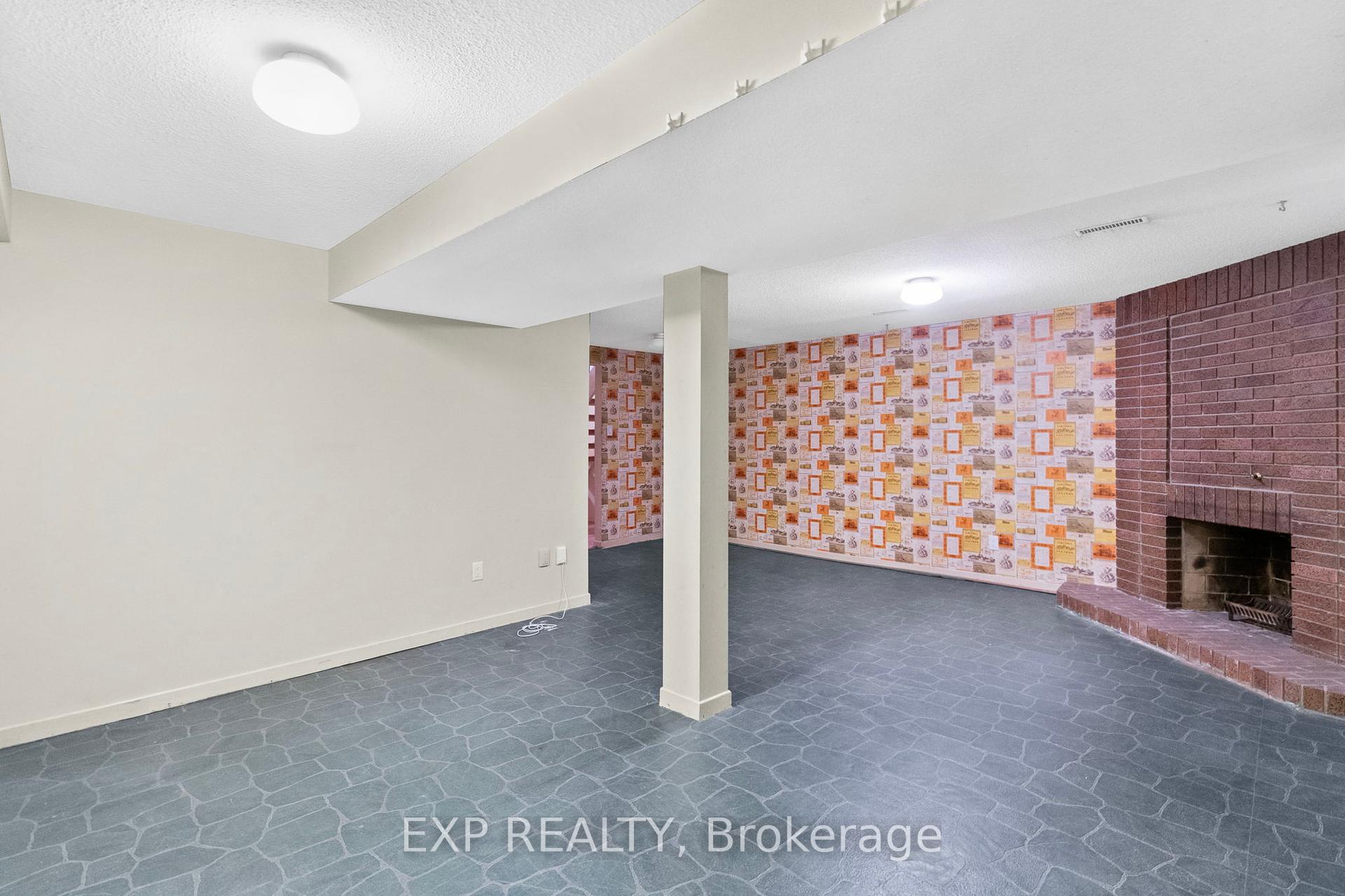 3 Bedrooms Condo at 108 Flaming Rose, Toronto For sale