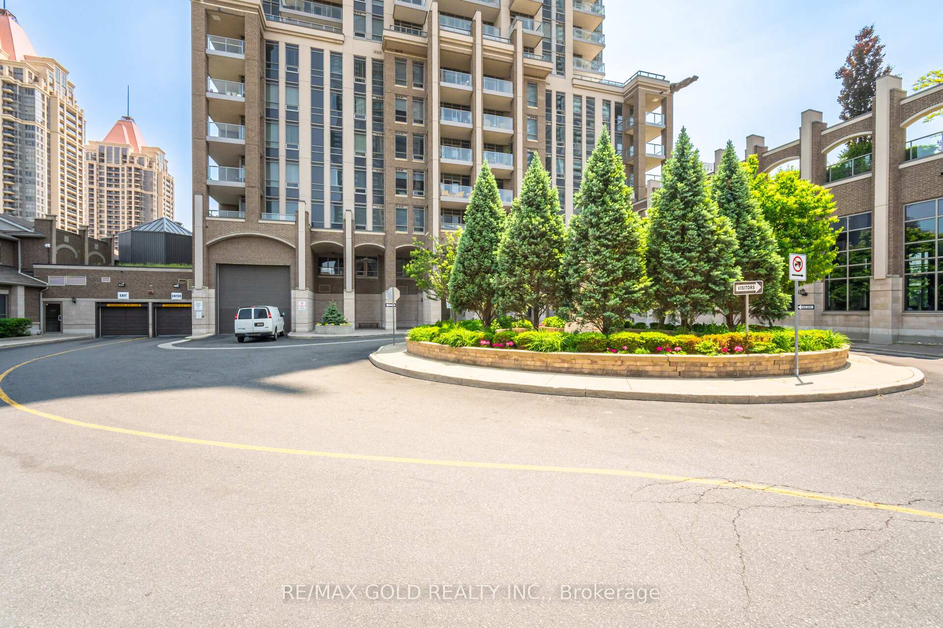 3 Bedrooms Condo at 388 Prince Of Wales, Mississauga For sale