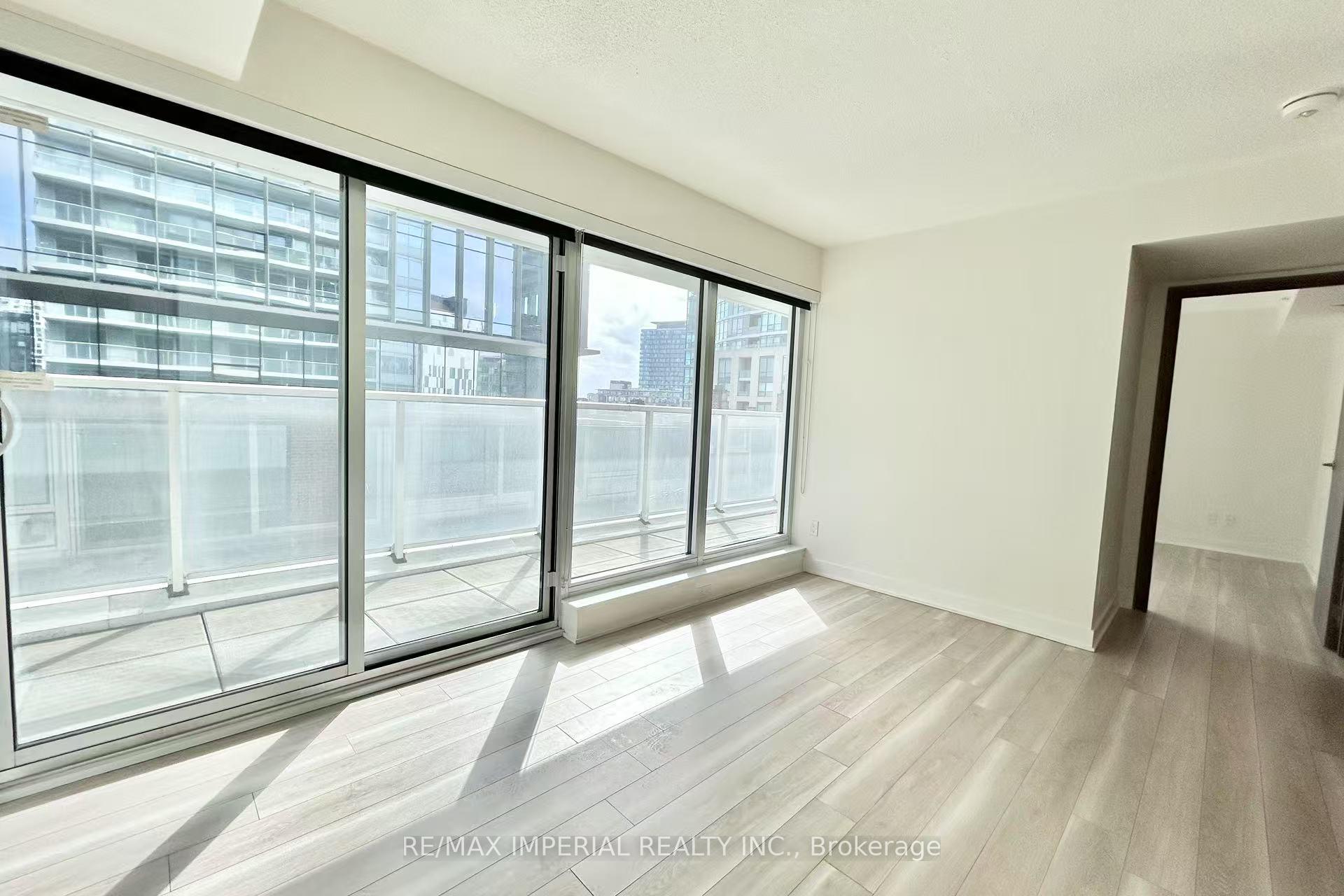 3 Bedrooms Condo at 19 Bathurst,  Toronto For sale