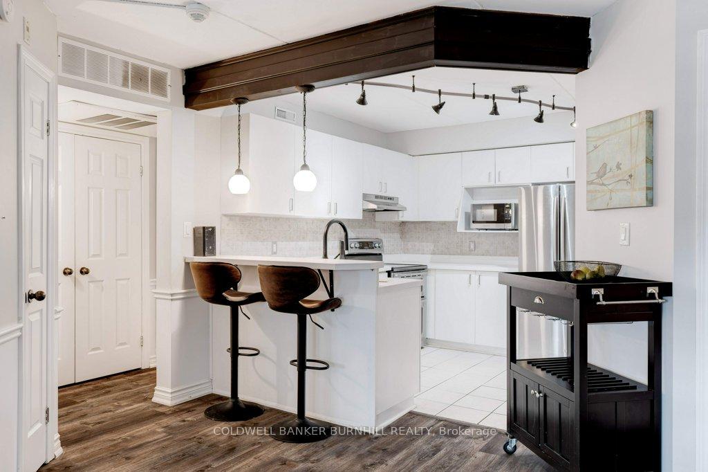 2 Bedrooms Condo at 2040 Cleaver,  Burlington For sale