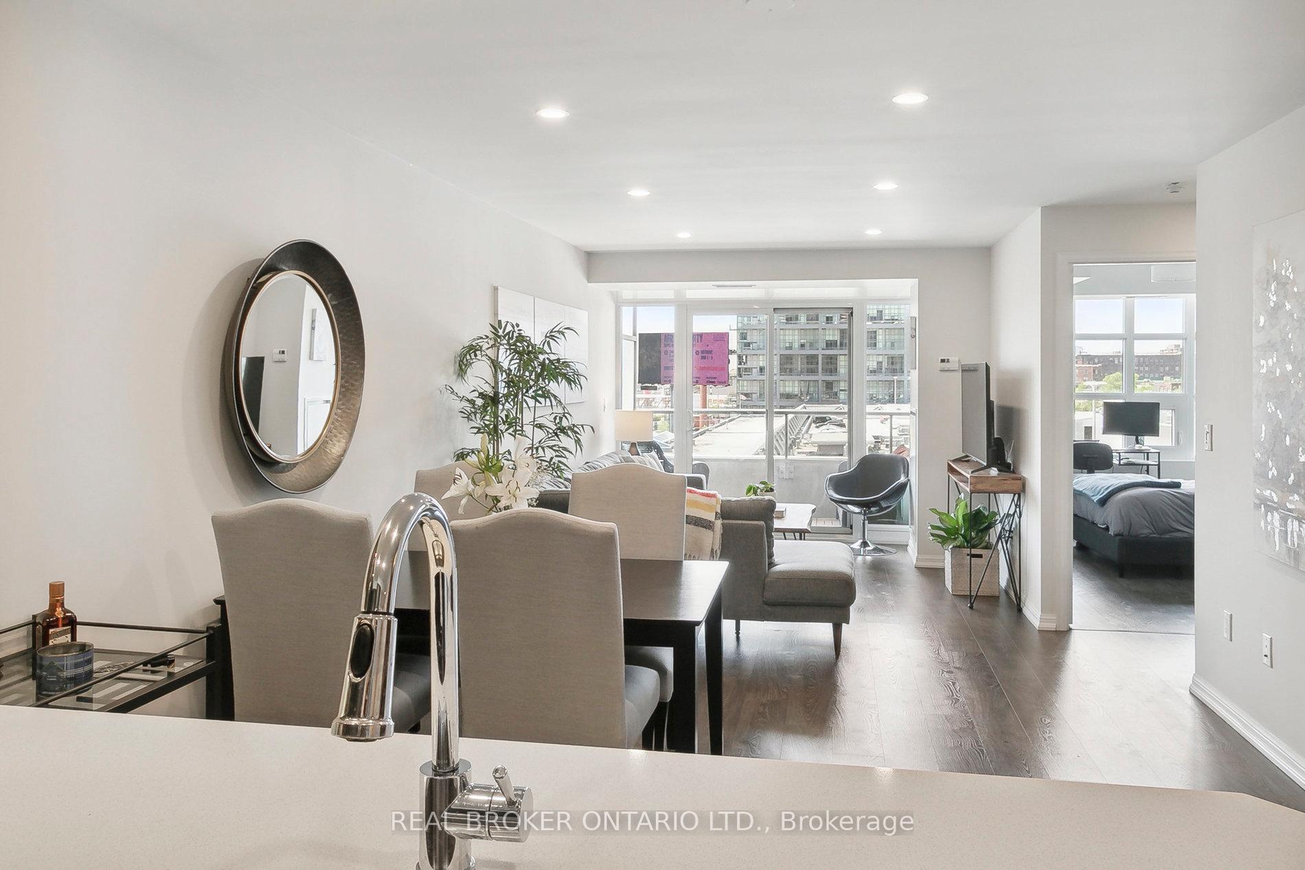 3 Bedrooms Condo at 85 East Liberty,  Toronto For sale