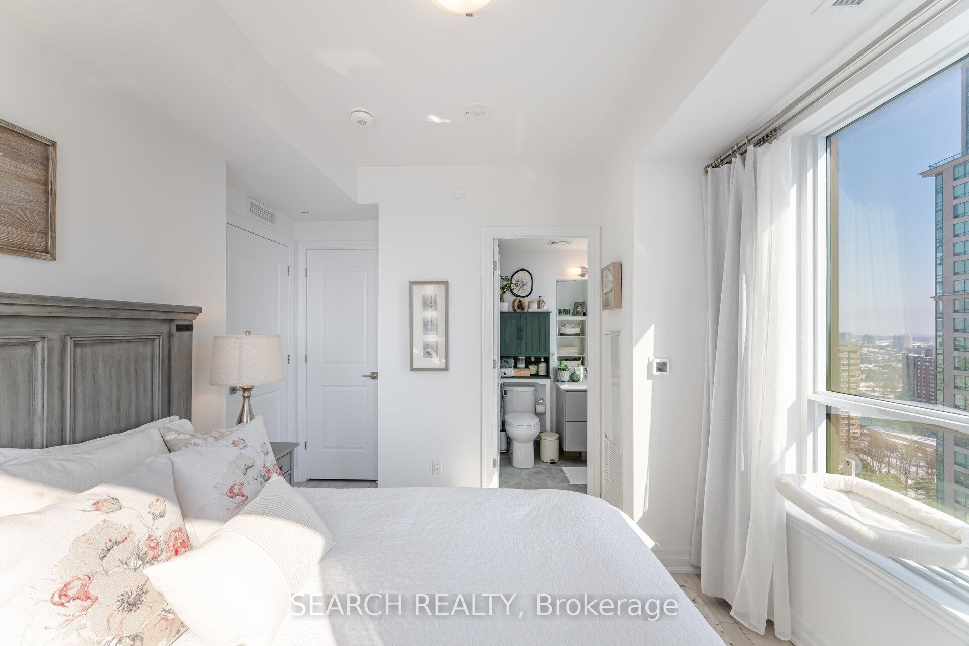 2 Bedrooms Condo at 30 Elm, Mississauga For sale