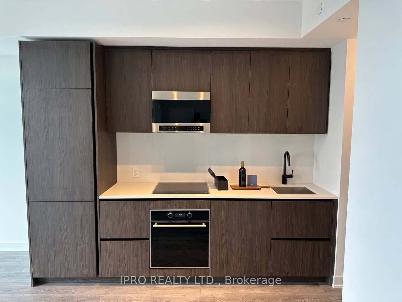 127 Broadway Avenue, #PH01