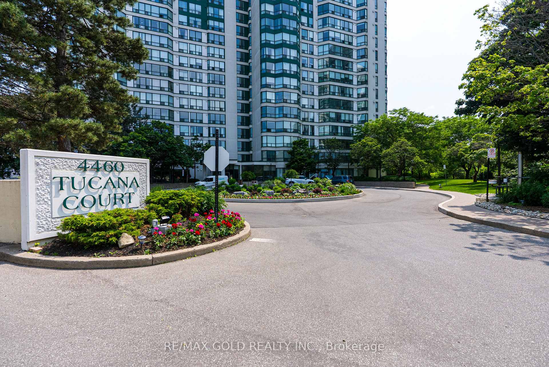 3 Bedrooms Condo at 4460 Tucana, Mississauga For sale