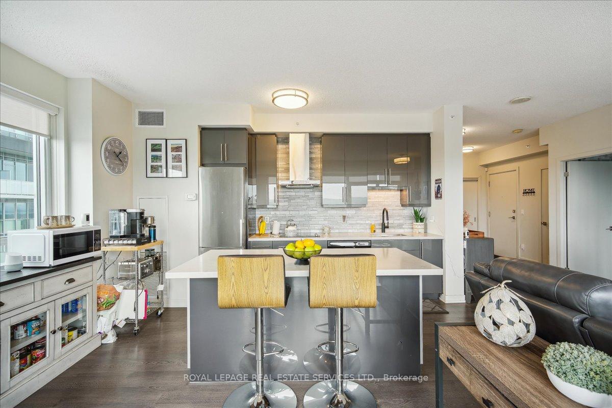 2 Bedrooms Condo at 2081 Fairview, Burlington For sale