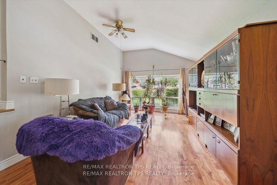 43 Gondola Crescent