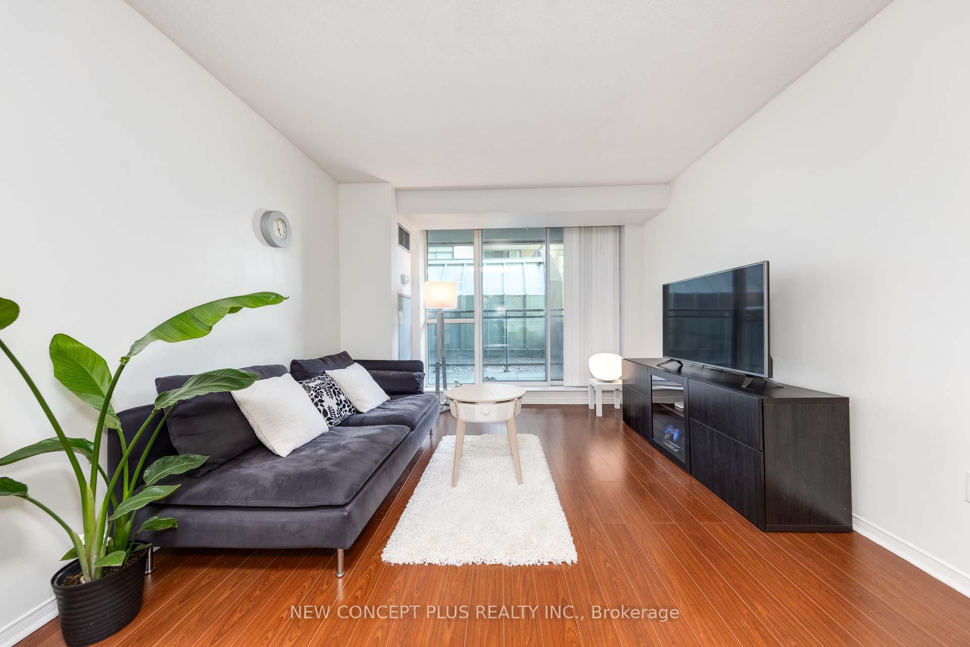 2 Bedrooms Condo at 39 Pemberton, Toronto For sale