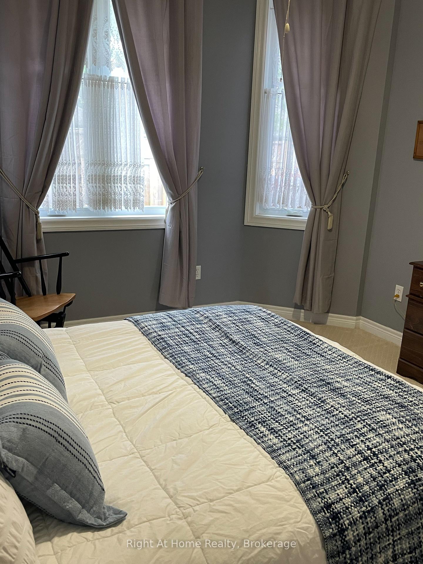 2 Bedrooms Condo at 84 Greentrail, Hamilton For sale
