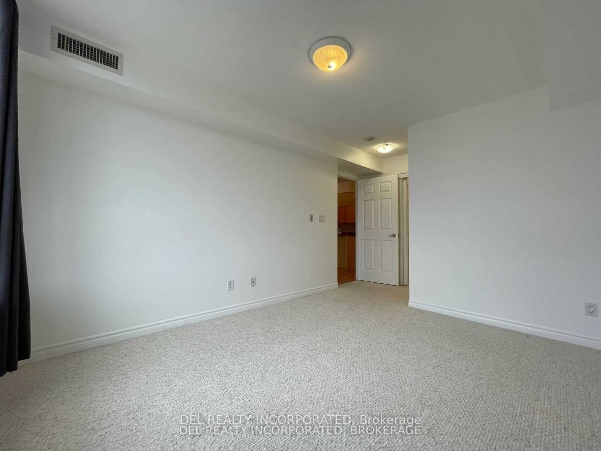 3 Bedrooms Condo at 3888 Duke of York, Mississauga For sale