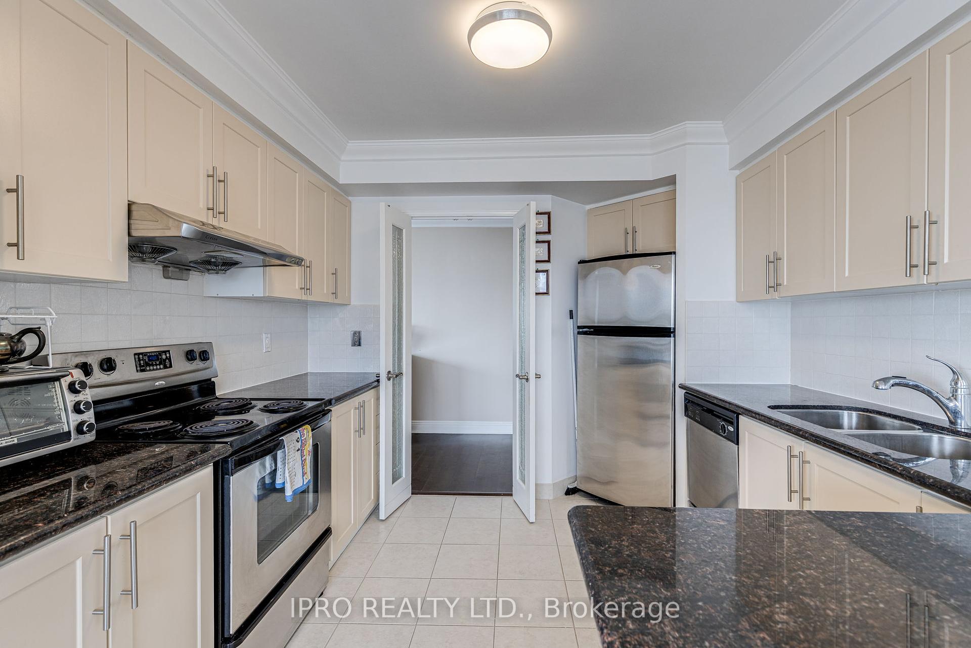 3 Bedrooms Condo at 2269 Lake Shore, Toronto For sale