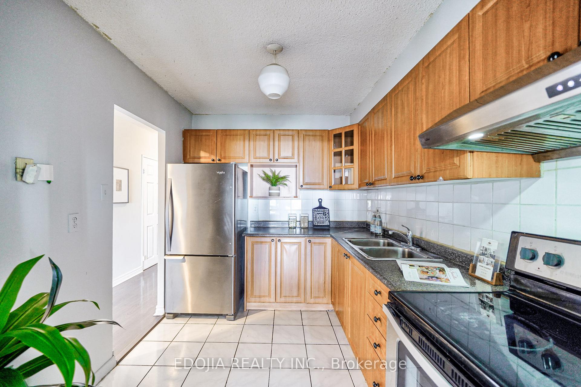 2 Bedrooms Condo at 4101 Sheppard,  Toronto For sale