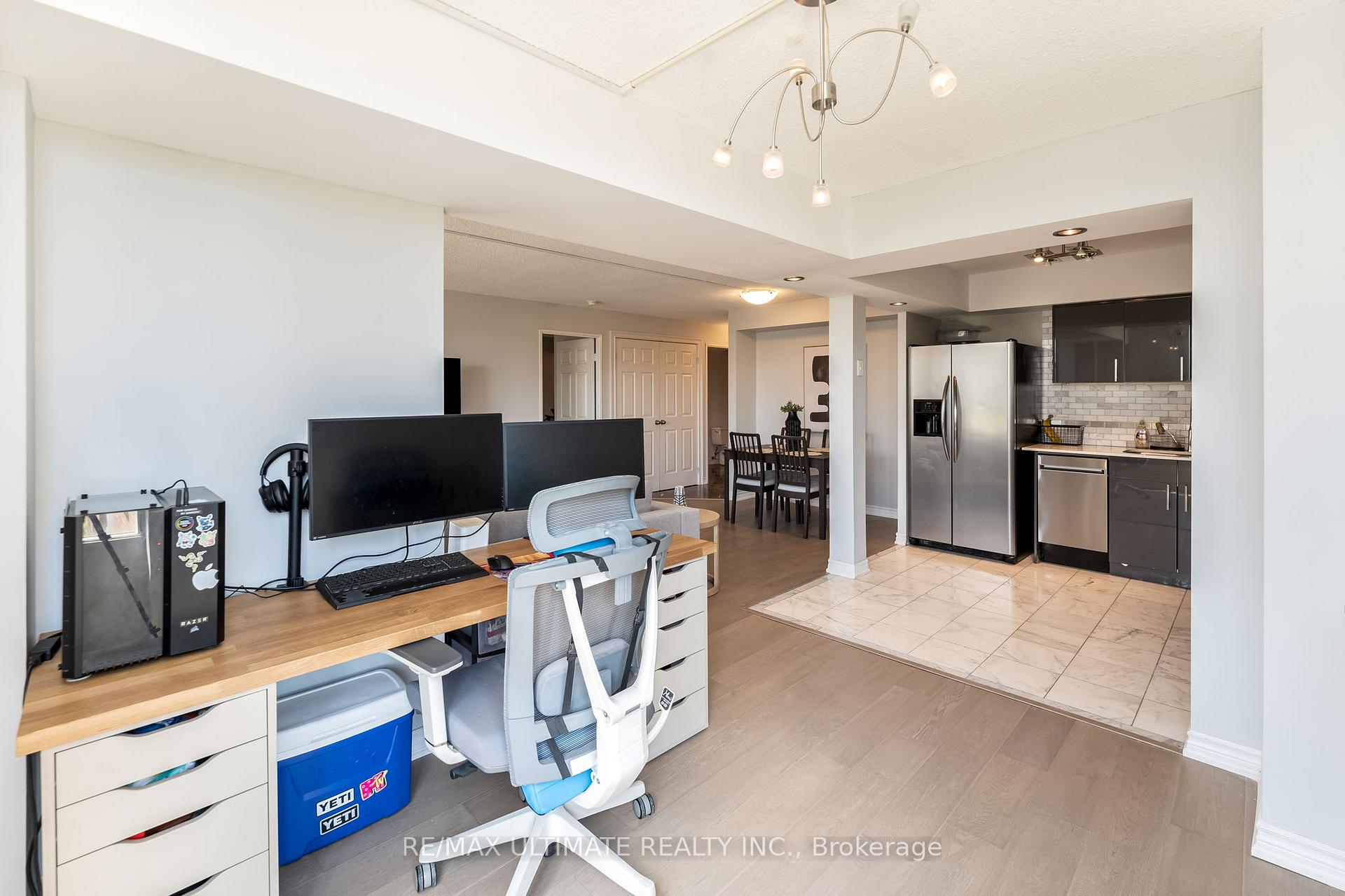 2 Bedrooms Condo at 1485 Lakeshore,  Mississauga For sale