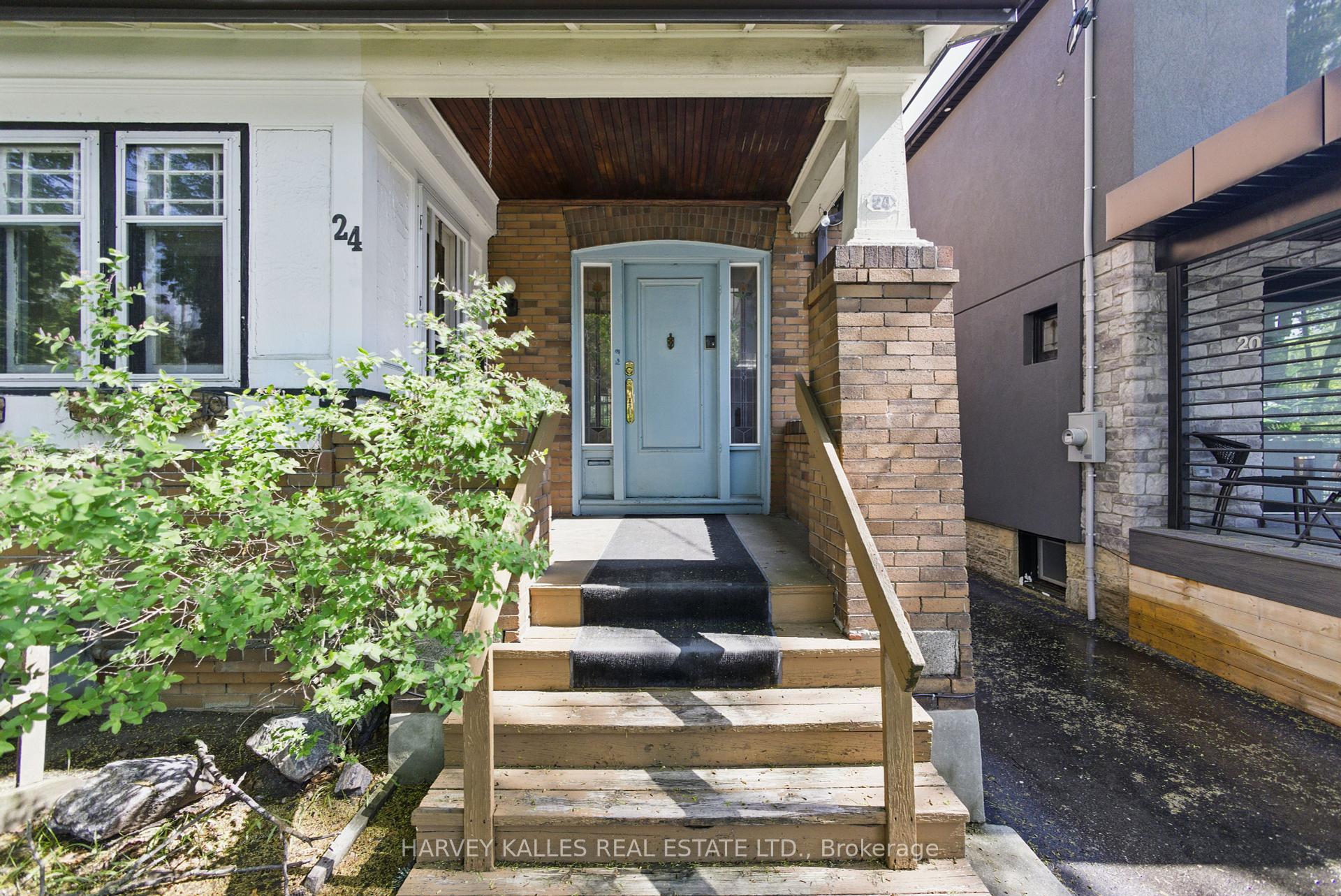 24 Yonge Boulevard