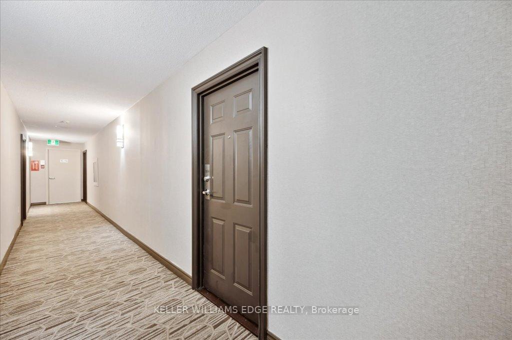 2 Bedrooms Condo at 1270 Maple Crossing, Burlington For sale