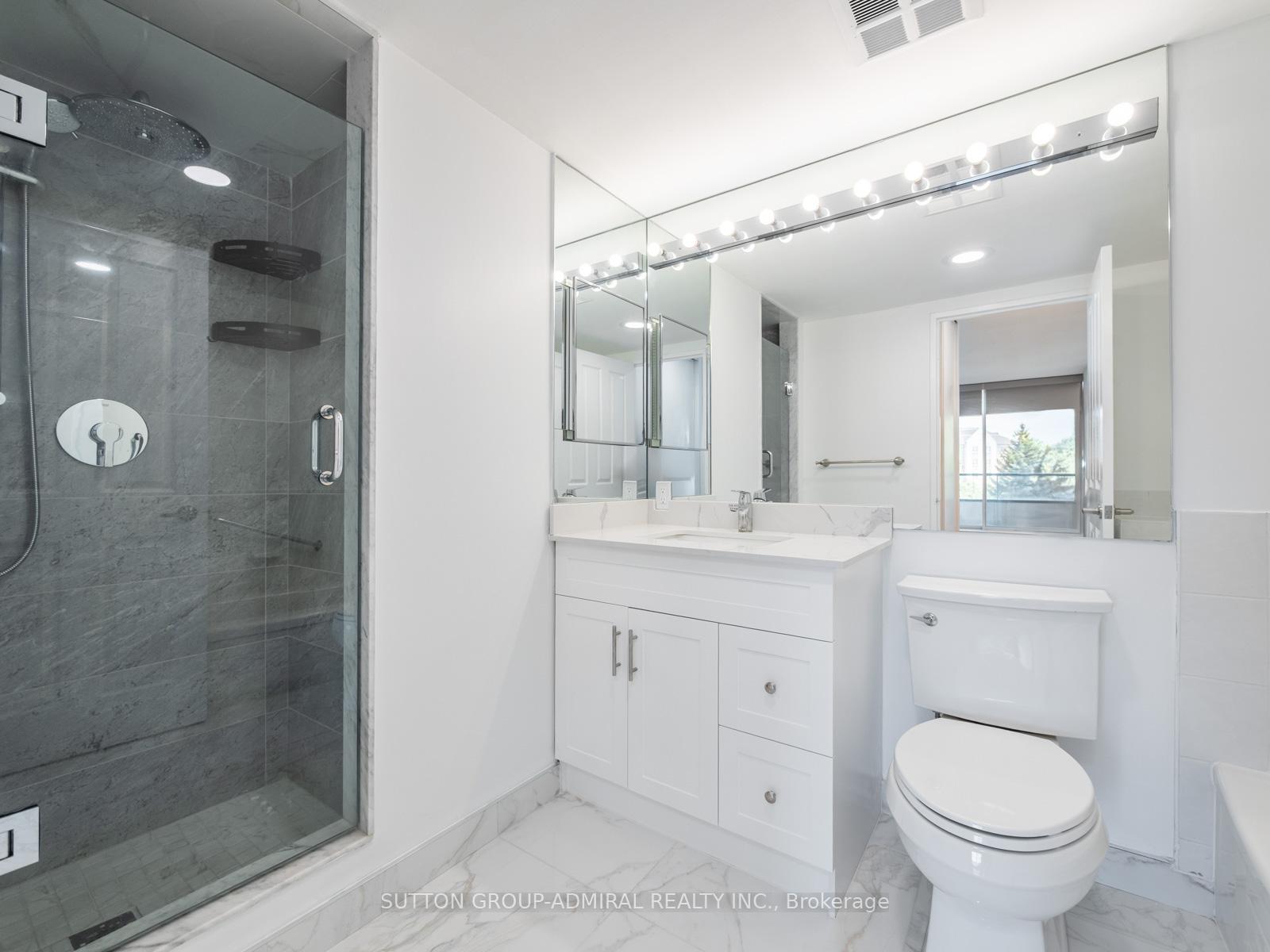 2 Bedrooms Condo at 120 Promenade, Vaughan For sale