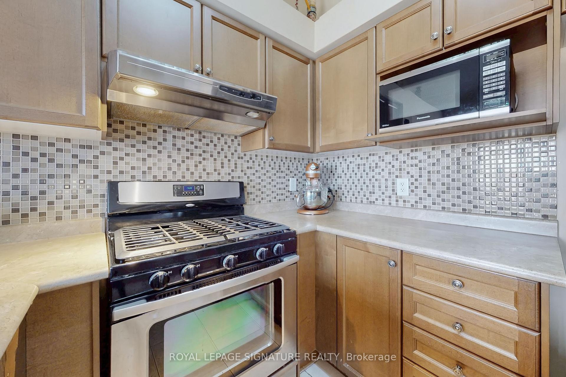 4 Bedrooms Condo at 649D Warden, Toronto For sale