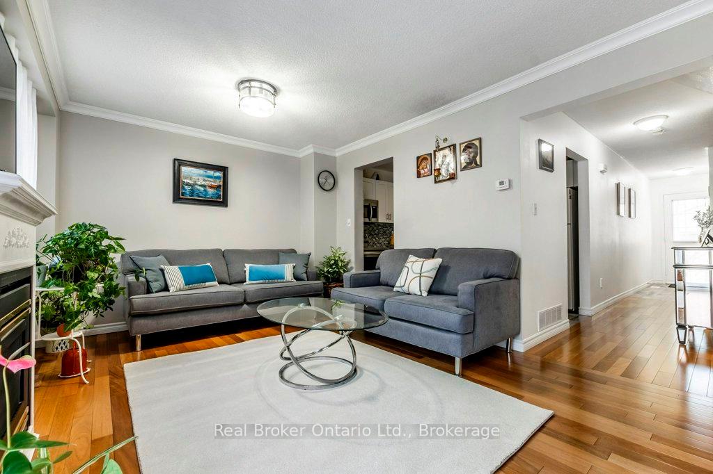 3 Bedrooms Condo at 610 Barton,  Hamilton For sale