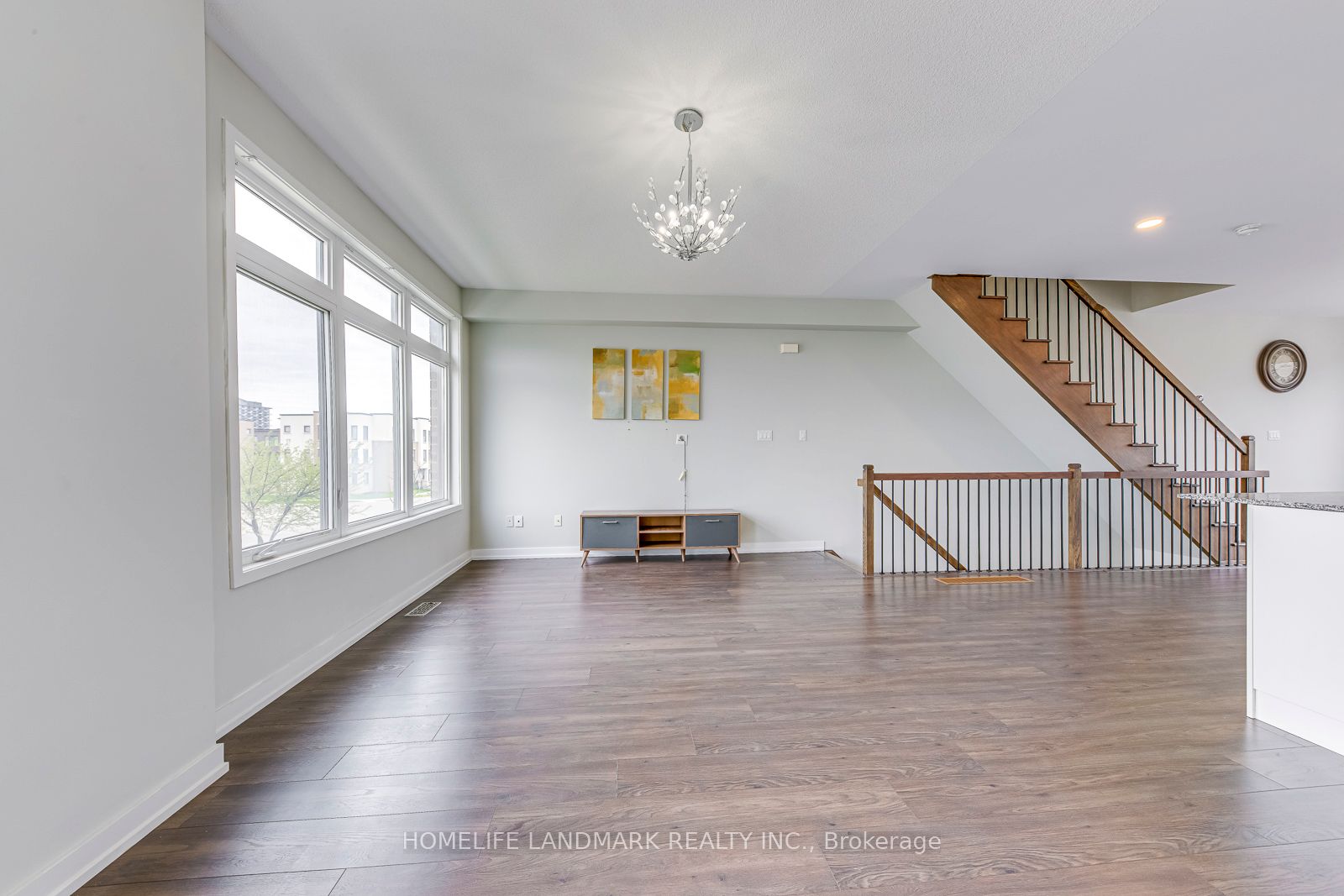 3098 Ernest Appelbe Boulevard