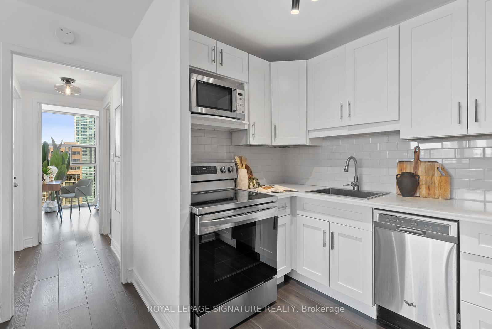 2 Bedrooms Condo at 40 Homewood, Toronto For sale