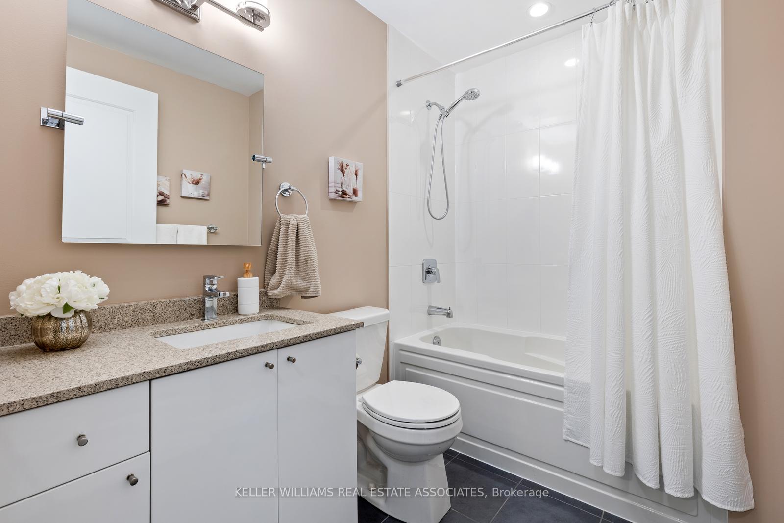 4 Bedrooms Condo at 5025 Four Springs, Mississauga For sale