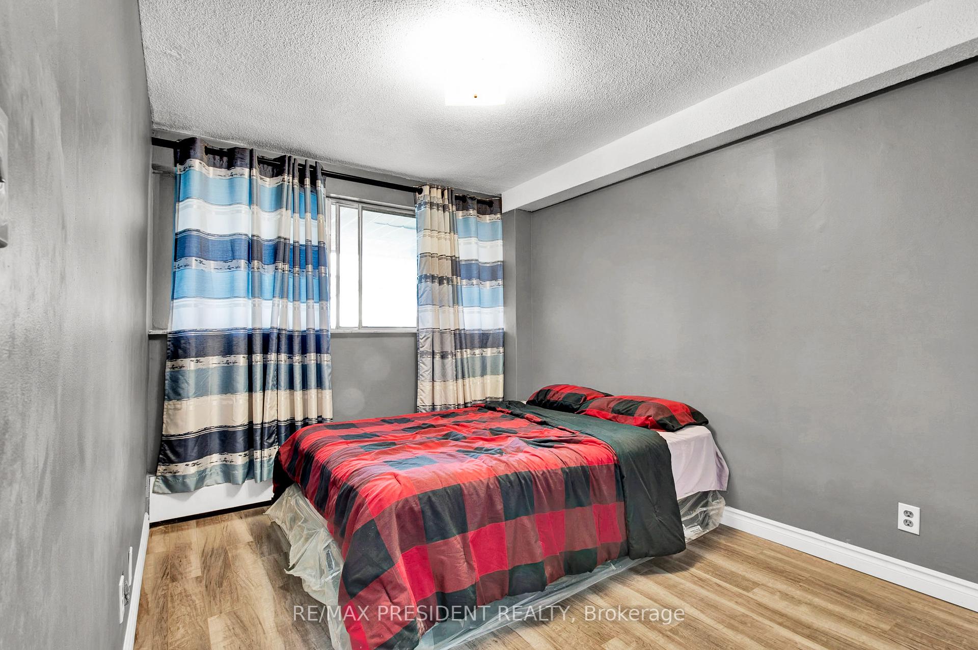 4 Bedrooms Condo at 10 Eddystone,  Toronto For sale