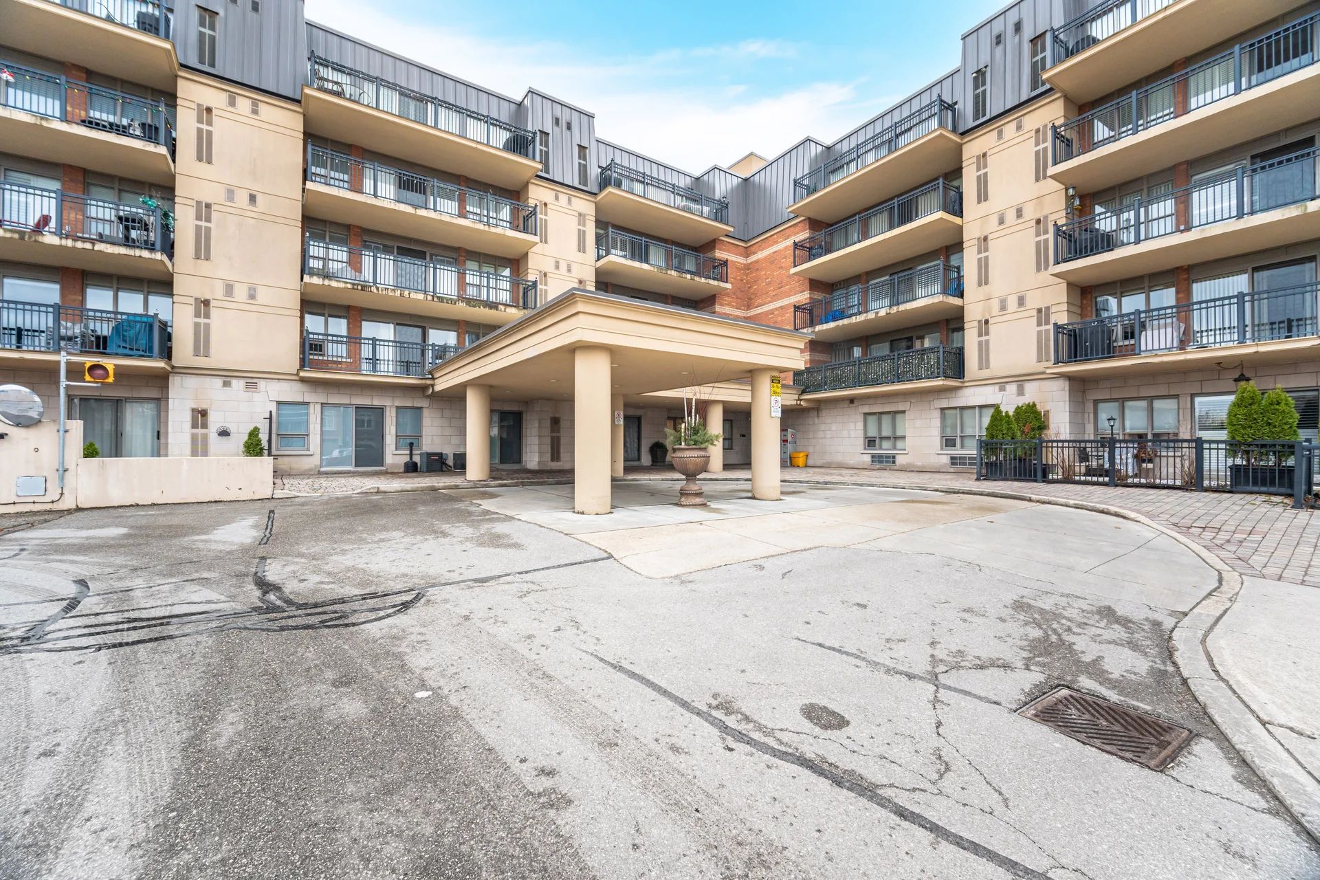 8026 Kipling Avenue W 403