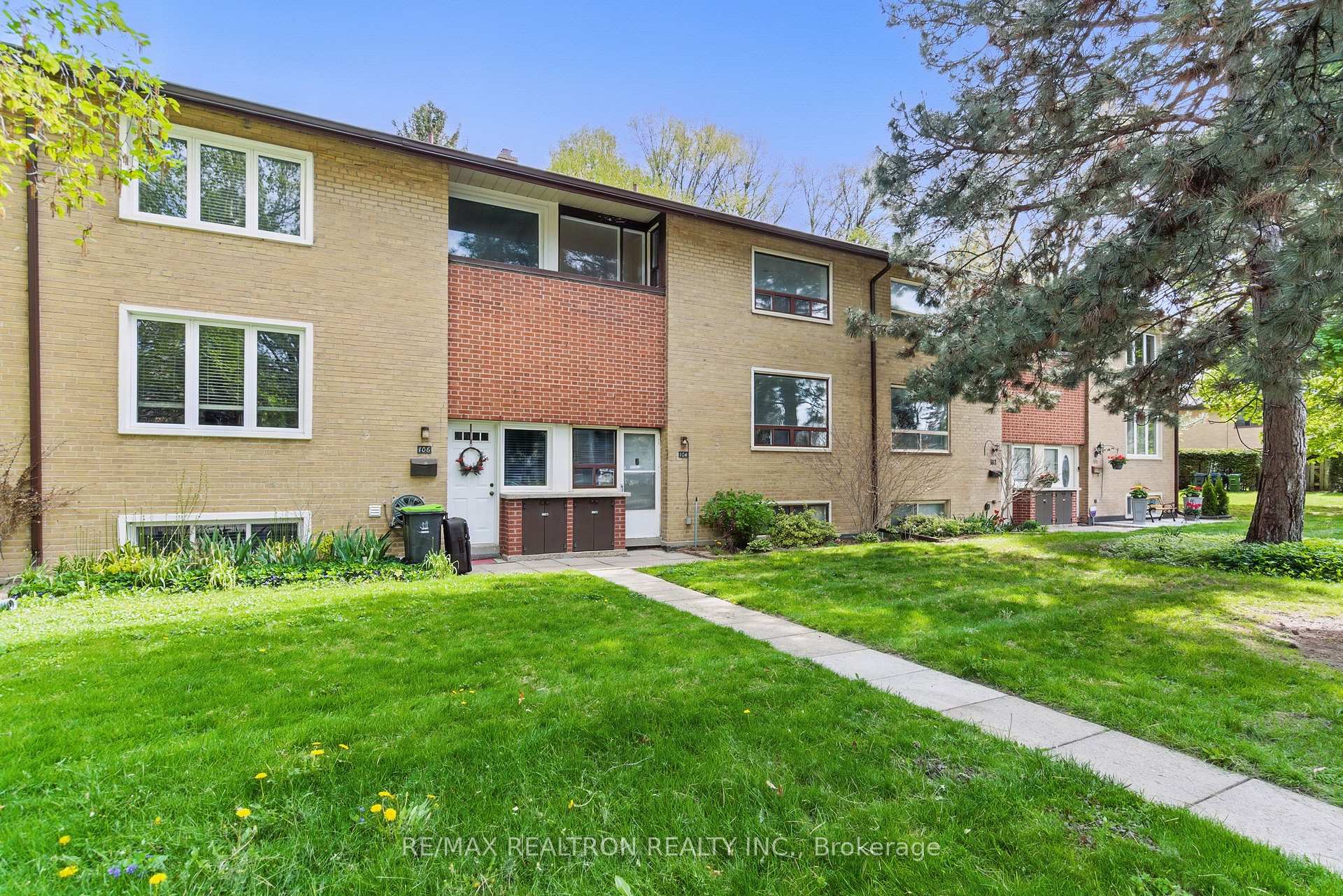 4 Bedrooms Condo at 104 Barber Greene, Toronto For sale