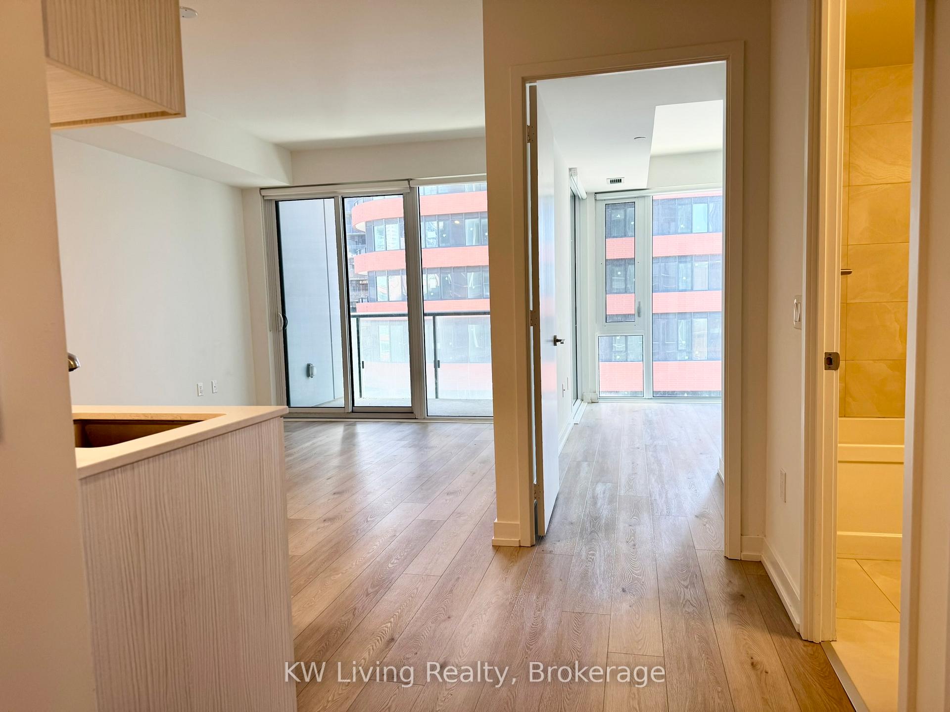2 Bedrooms Condo at 158 Front,  Toronto For sale