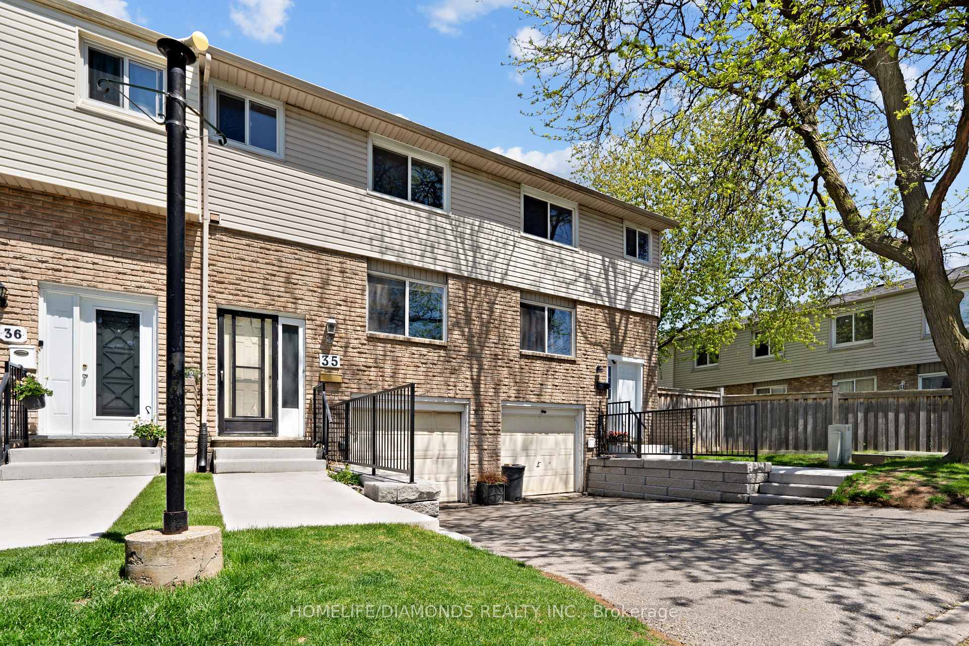 3 Bedrooms Condo at 262 KENORA, Hamilton For sale