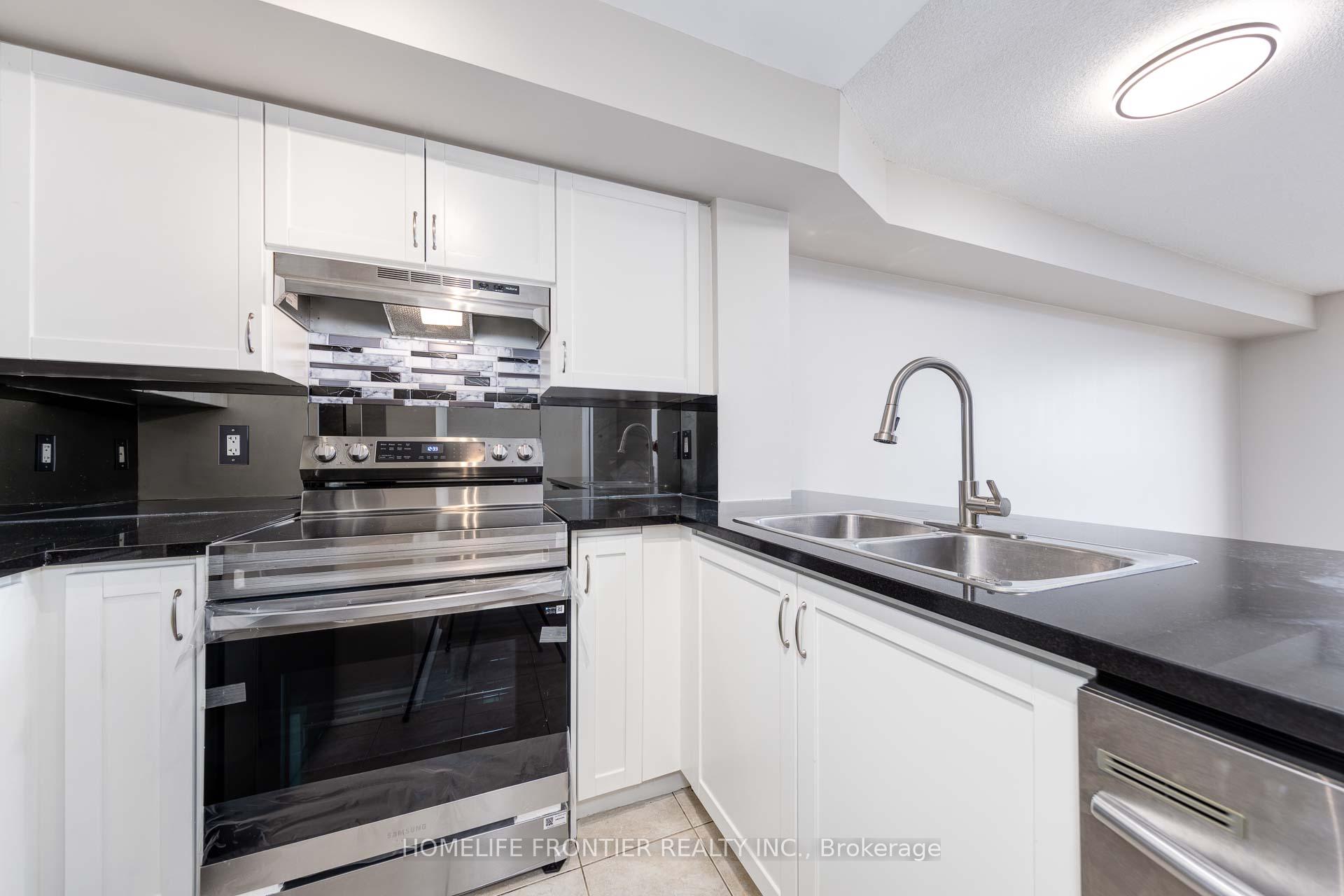 2 Bedrooms Condo at 18 Kenaston, Toronto For sale
