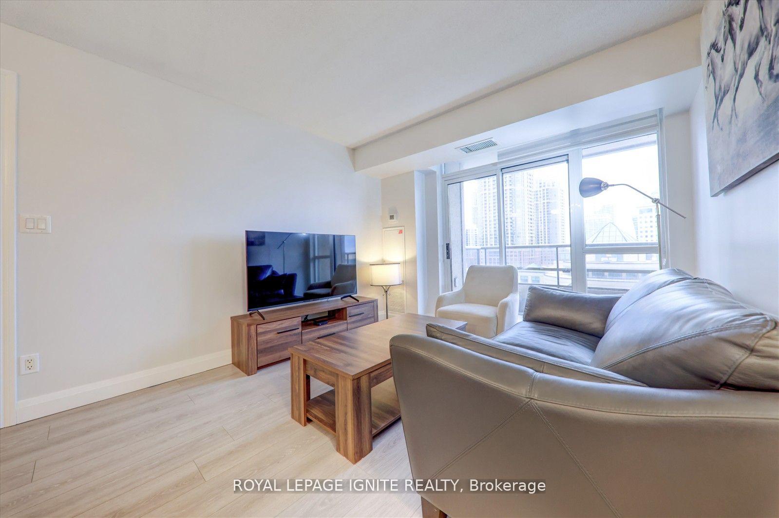 2 Bedrooms Condo at 310 Burnhamthorpe,  Mississauga For sale