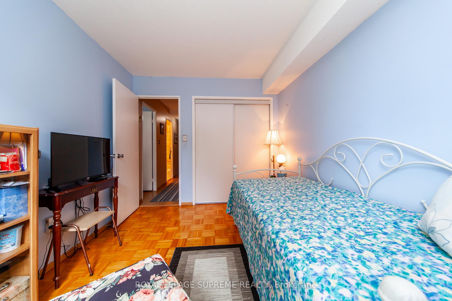 2 Bedrooms Condo at 270 Scarlett, Toronto For sale