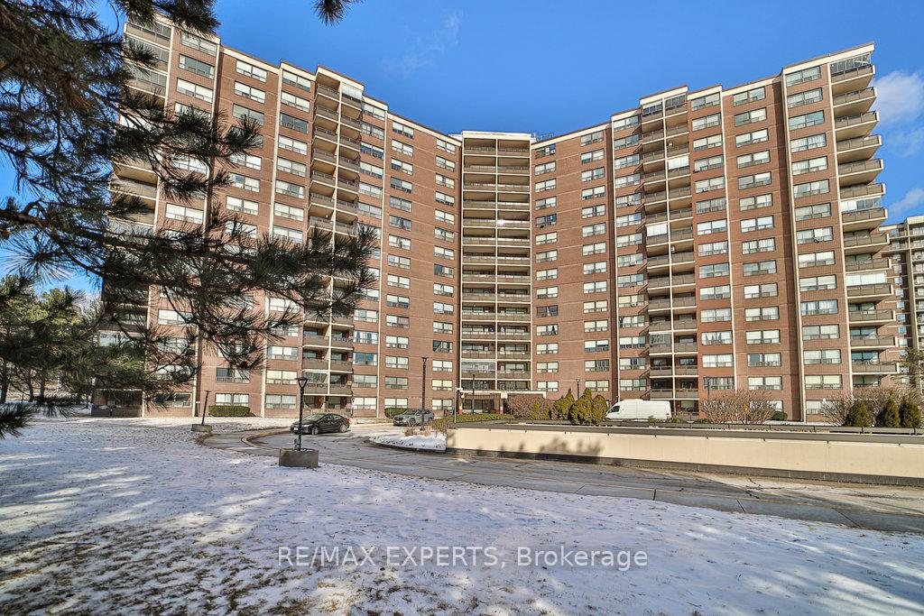 2 Bedrooms Condo at 551 The West Mall,  Toronto For sale