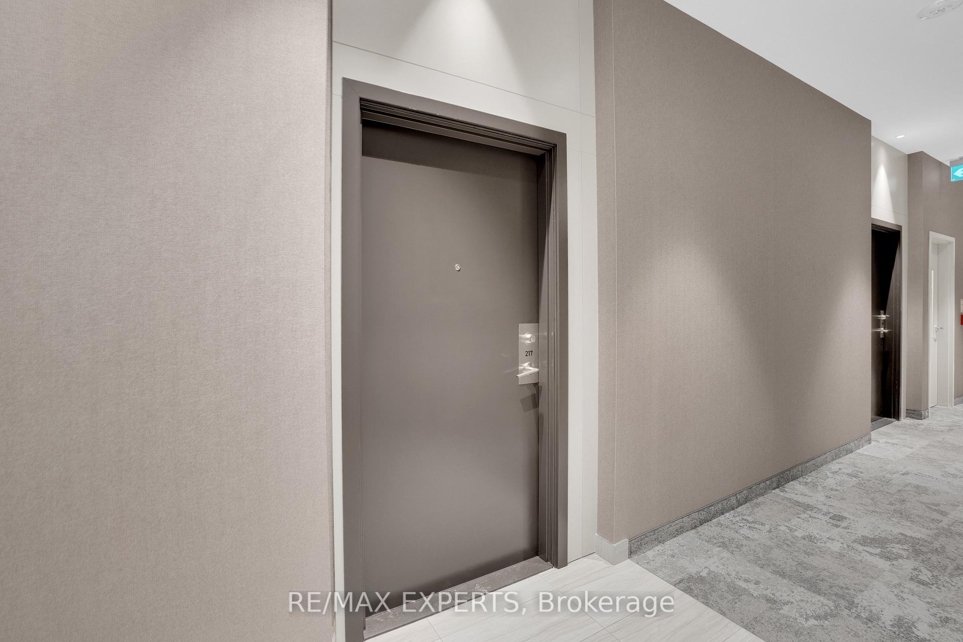 2 Bedrooms Condo at 60 Honeycrisp,  Vaughan For sale