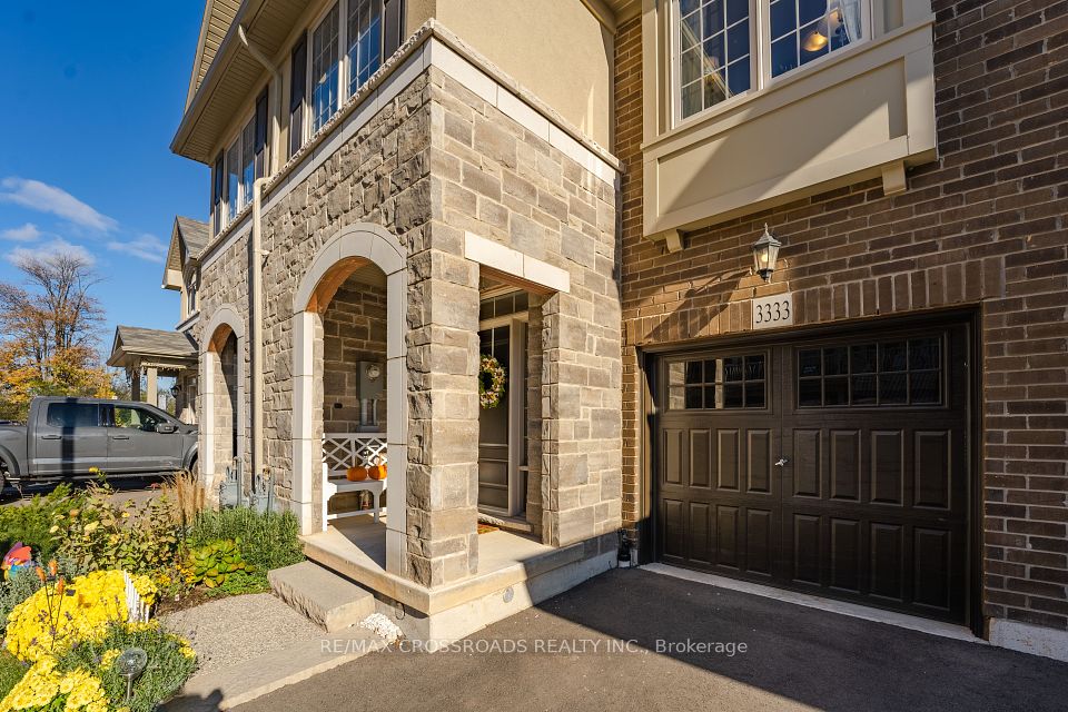 3333 Mockingbird Common, Oakville, ON L6H 0X1
