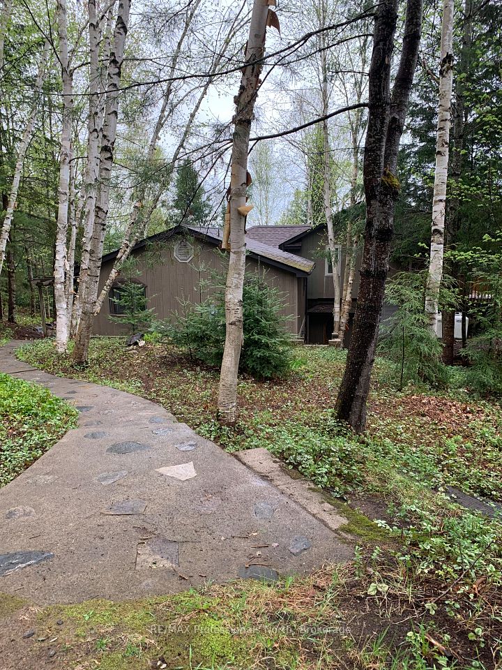 6213 Kennisis Lake