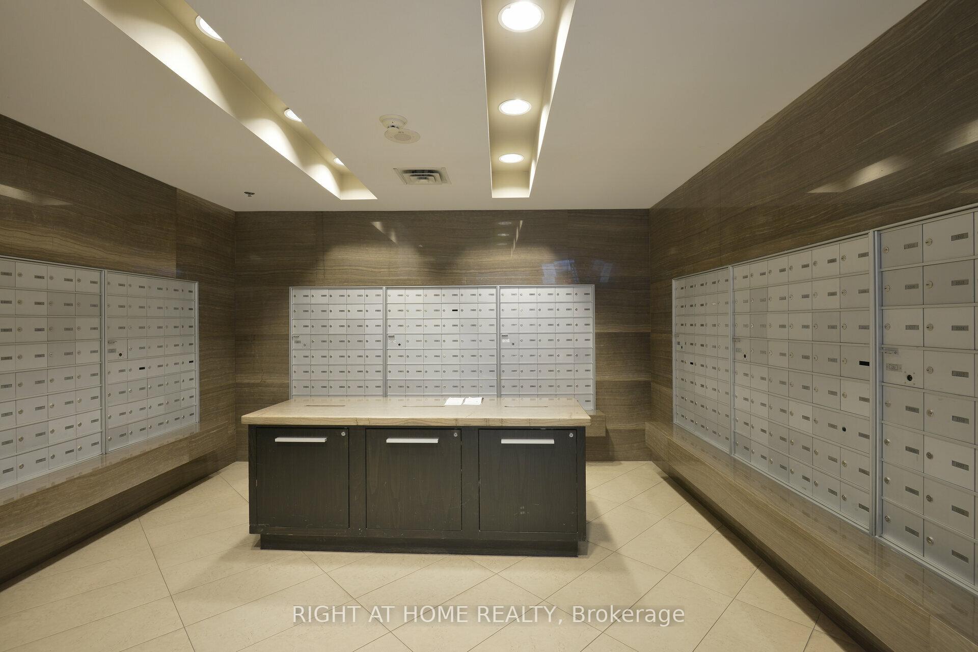 2 Bedrooms Condo at 70 Absolute, Mississauga For sale