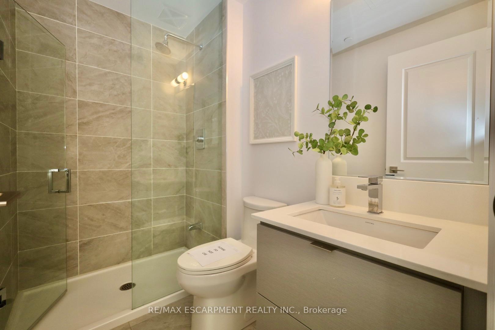 2 Bedrooms Condo at 36 Elm, Mississauga For sale