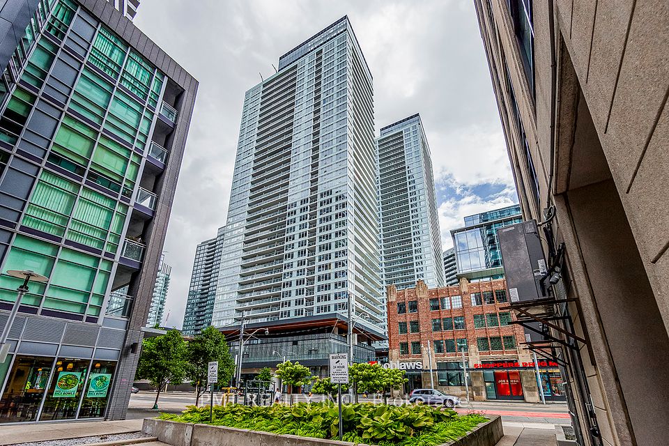 19 Bathurst Street