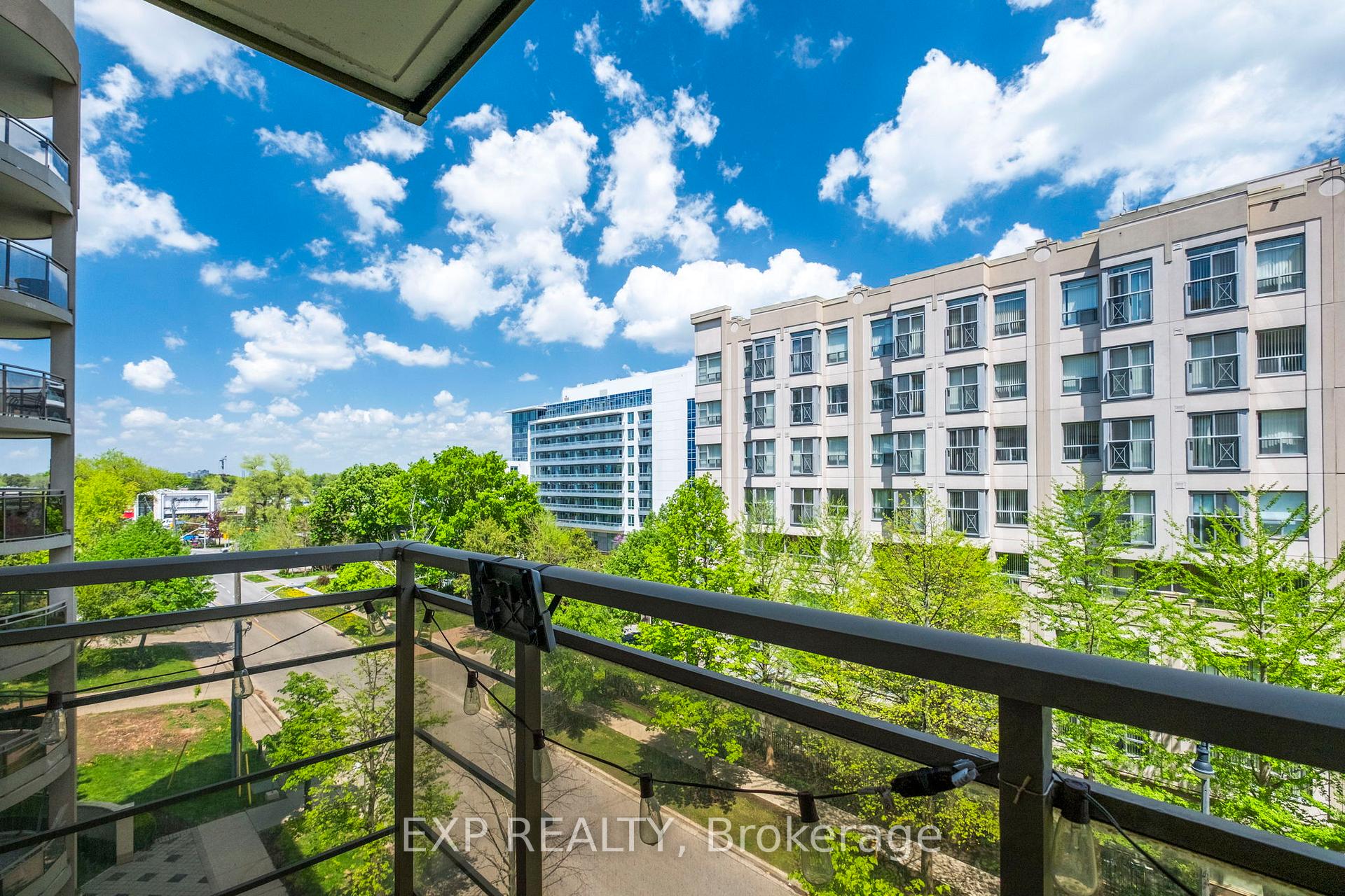 2 Bedrooms Condo at 19 Barberry, Toronto For sale