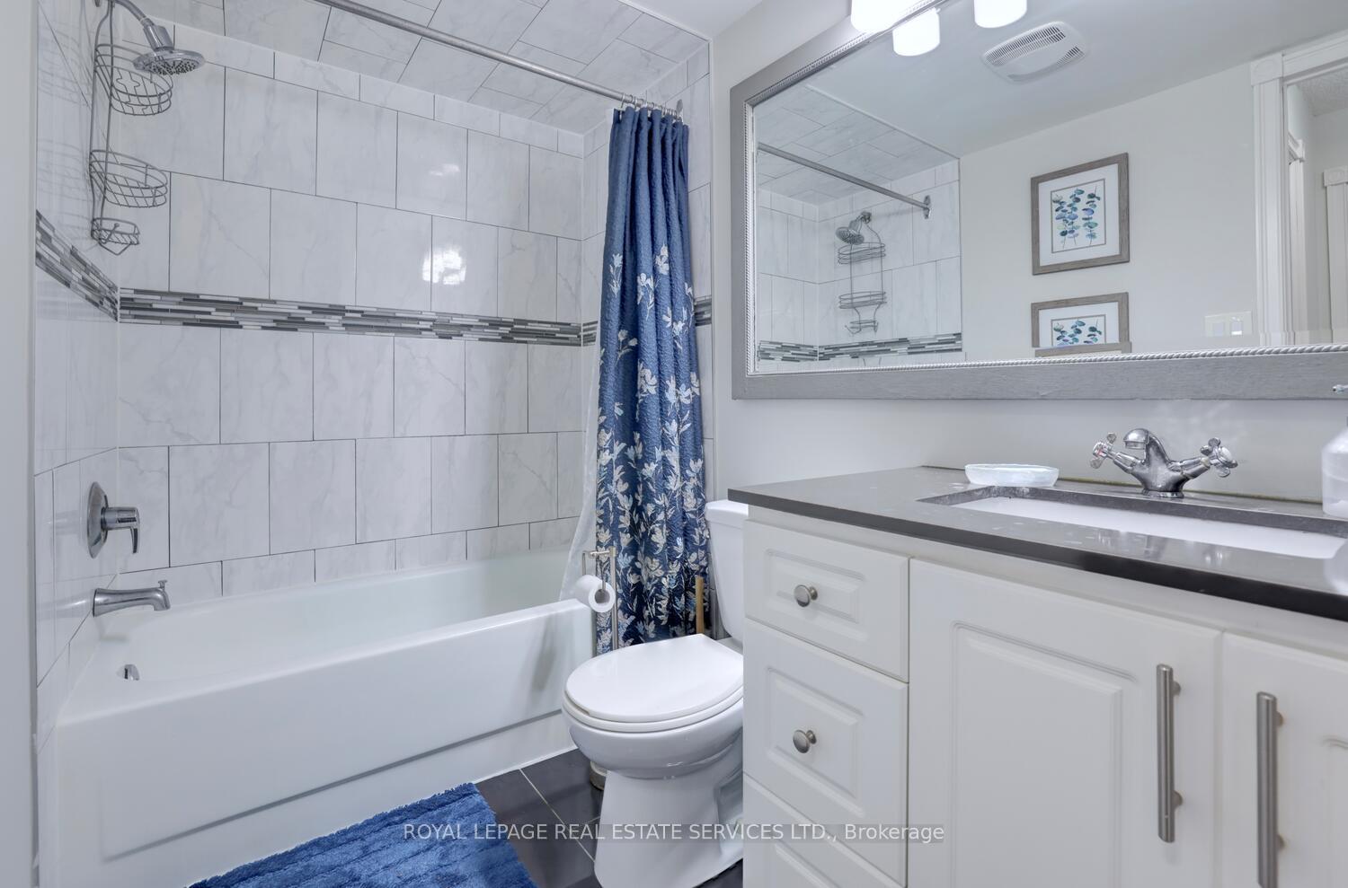 3 Bedrooms Condo at 155 Hillcrest,  Mississauga For sale